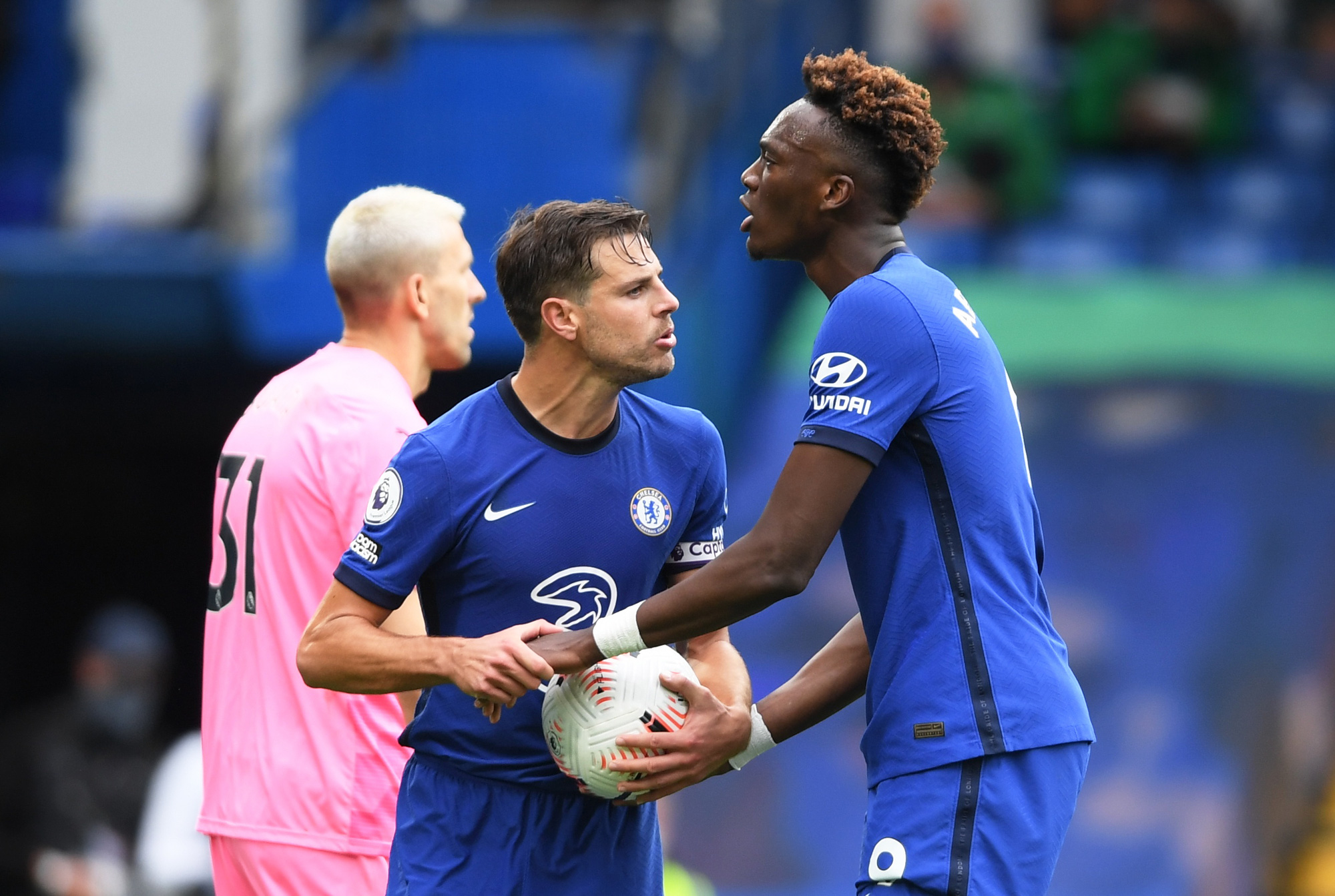 Sao trẻ tranh đá phạt đền, Chelsea hạ đẹp Palace 4-0