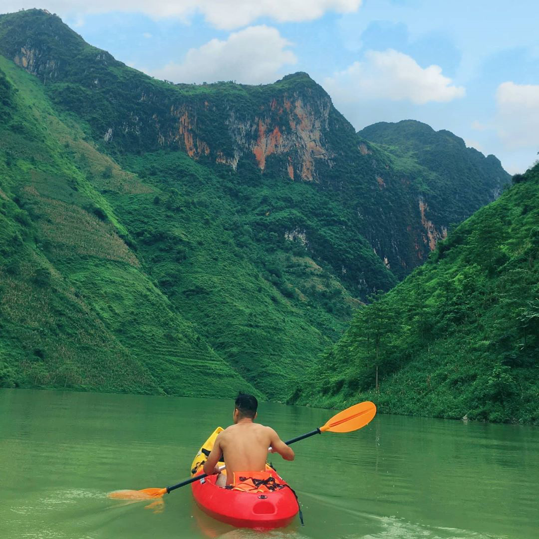 Đến H&agrave; Giang nhất định phải ch&egrave;o thuyền kayak s&ocirc;ng Nho Quế - Ảnh 2.