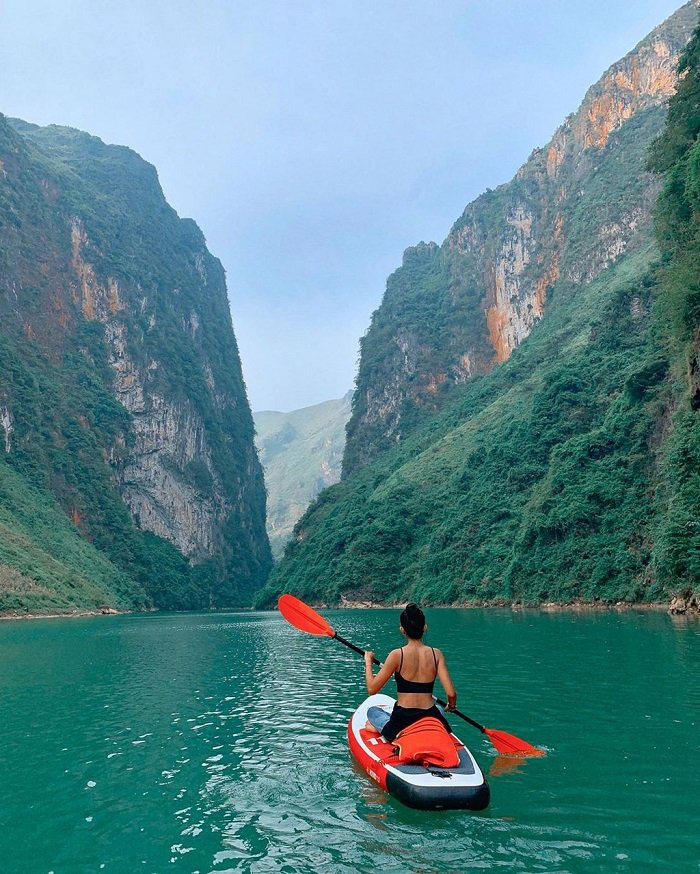 Đến H&agrave; Giang nhất định phải ch&egrave;o thuyền kayak s&ocirc;ng Nho Quế - Ảnh 3.
