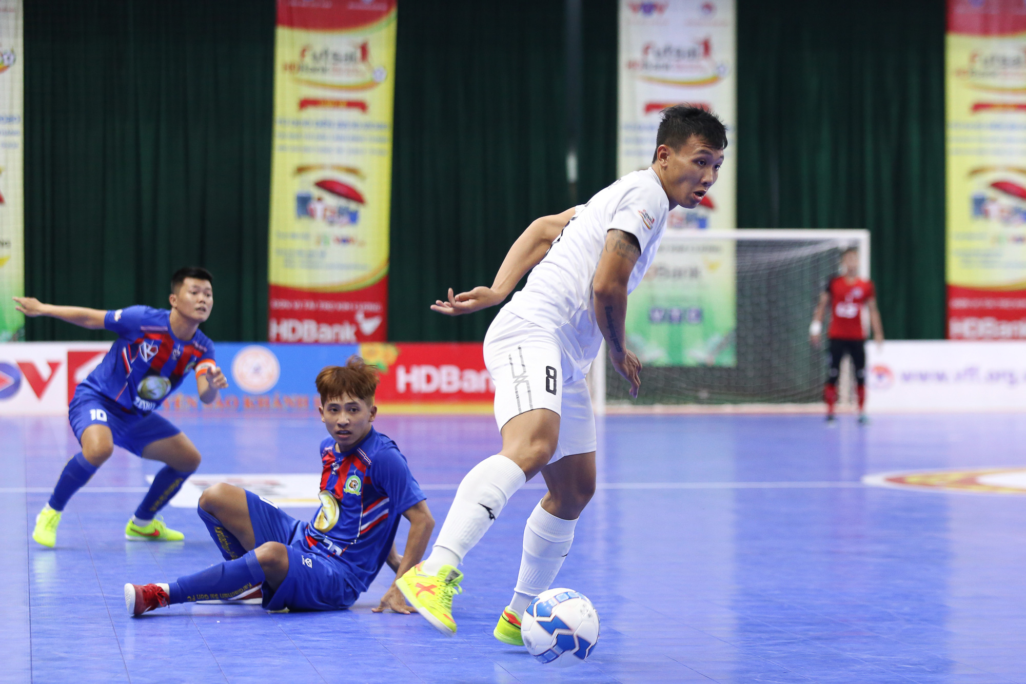 Clip Thái Sơn Nam thắng trận derby Sài Gòn - Ảnh 3.