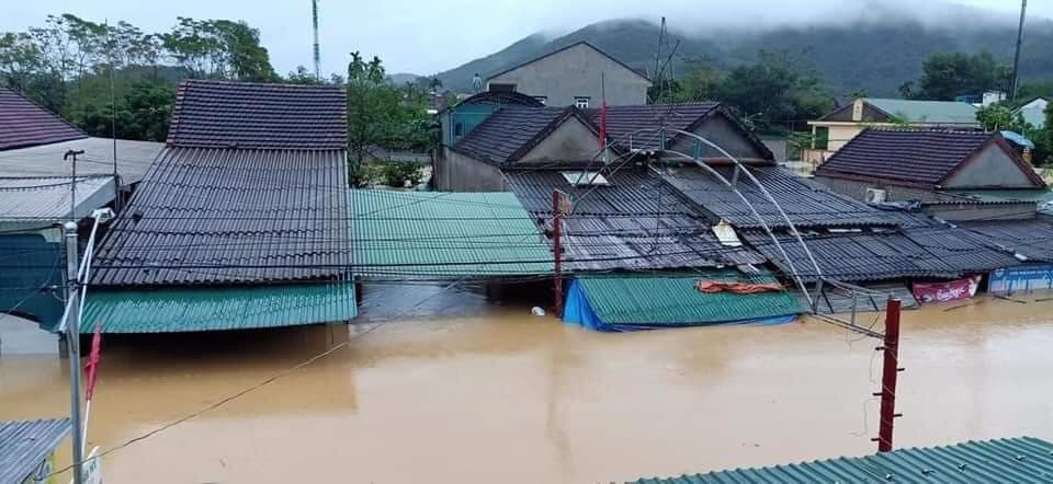 Mưa lớn, h&agrave;ng ng&agrave;n nh&agrave; d&acirc;n ở Nghệ An bị ngập s&acirc;u - Ảnh 1.