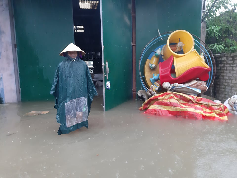 Mưa lớn, h&agrave;ng ng&agrave;n nh&agrave; d&acirc;n ở Nghệ An bị ngập s&acirc;u - Ảnh 13.