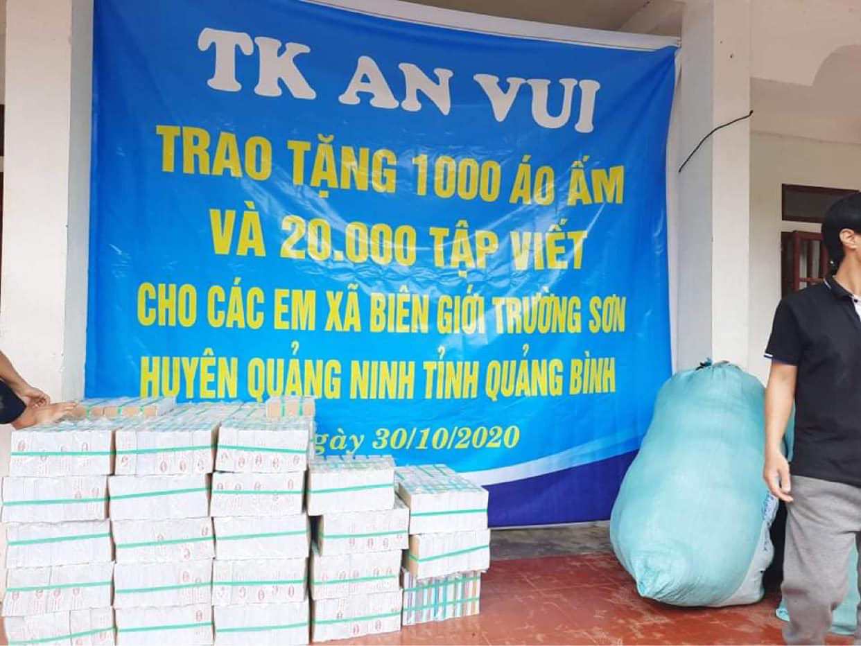 MC Quyền Linh tất bật hoạt động cứu trợ tại Huế - Ảnh 7.