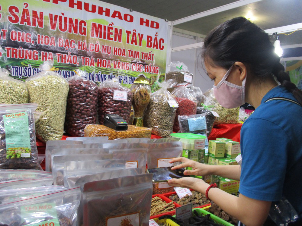 Thịt cá sấu, trái cây Thái Lan... xuất hiện tại hội chợ nông sản TP HCM