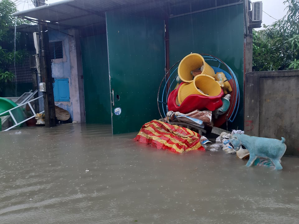 Mưa lớn, h&agrave;ng ng&agrave;n nh&agrave; d&acirc;n ở Nghệ An bị ngập s&acirc;u - Ảnh 7.