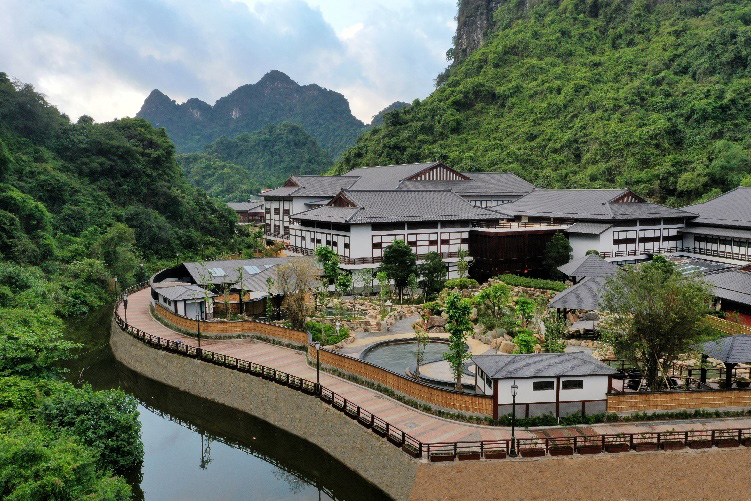 Điểm danh c&aacute;c bể tắm kho&aacute;ng độc đ&aacute;o nhất tại Yoko Onsen Quang Hanh - Ảnh 1.