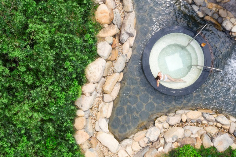 Điểm danh c&aacute;c bể tắm kho&aacute;ng độc đ&aacute;o nhất tại Yoko Onsen Quang Hanh - Ảnh 6.