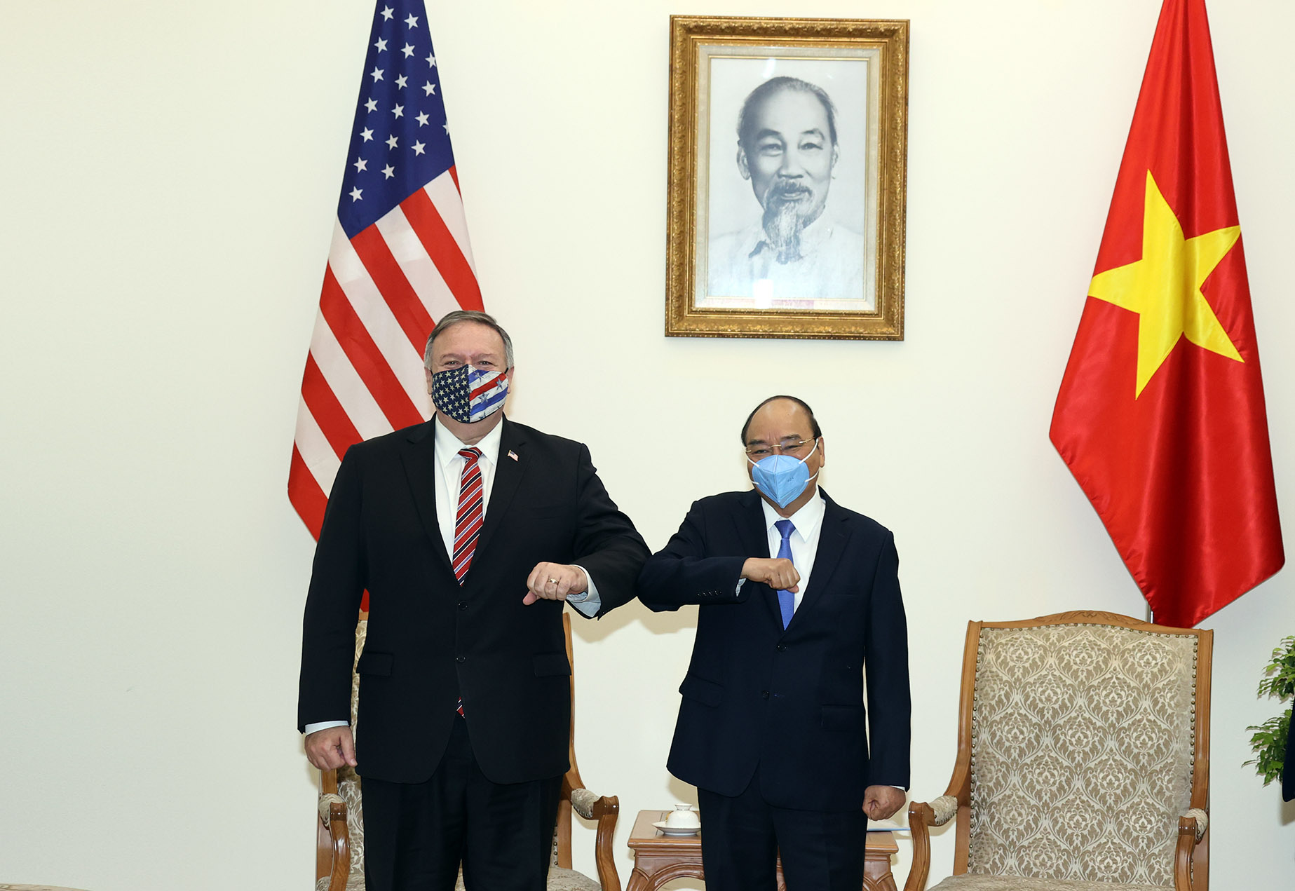 Ngoại trưởng Mike Pompeo chuyển lời hỏi thăm của Tổng thống Donald Trump