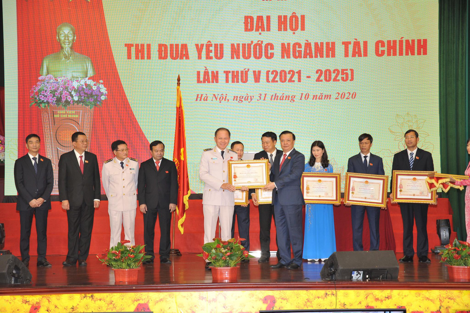 Cục trưởng Hải quan TP HCM nhận Huân chương Chiến công hạng nhất