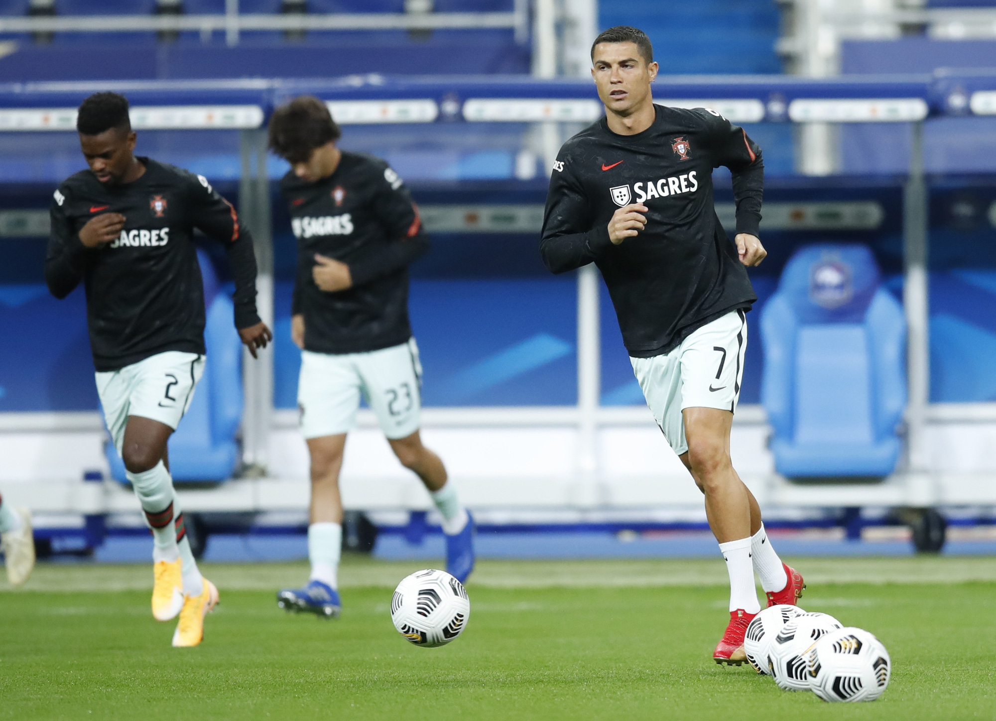 Ronaldo chuẩn bị tái xuất sau khi chiến thắng Covid-19 - Ảnh 1.