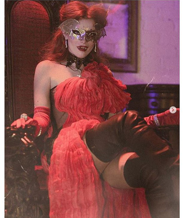 Sao hóa trang đủ kiểu mừng Halloween - Ảnh 4.