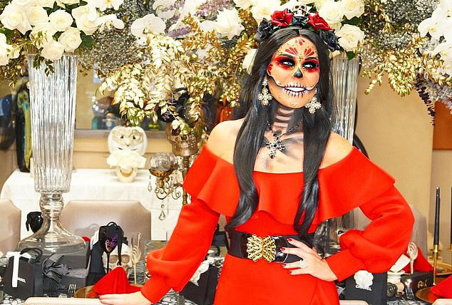 Sao hóa trang đủ kiểu mừng Halloween