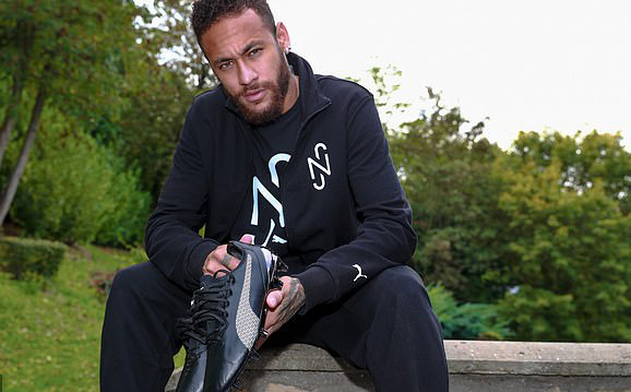 Ký hợp đồng "khủng" với Puma, Neymar cho Ronaldo và Messi ngửi khói