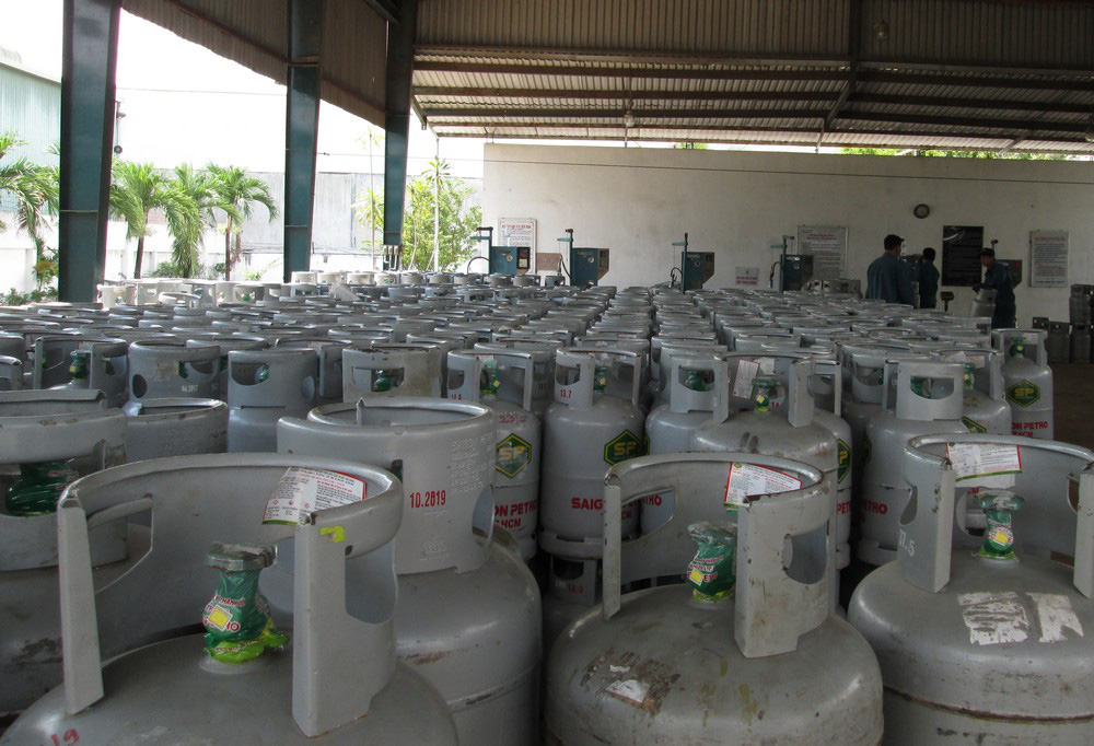 Giá gas tăng thêm 19.000 đồng/bình từ ngày mai