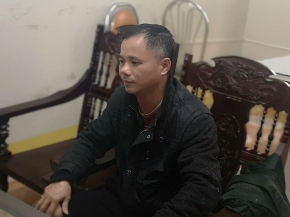 Người đàn ông chém thủng thuyền cứu hộ đưa dân đi sơ tán trong mưa lũ