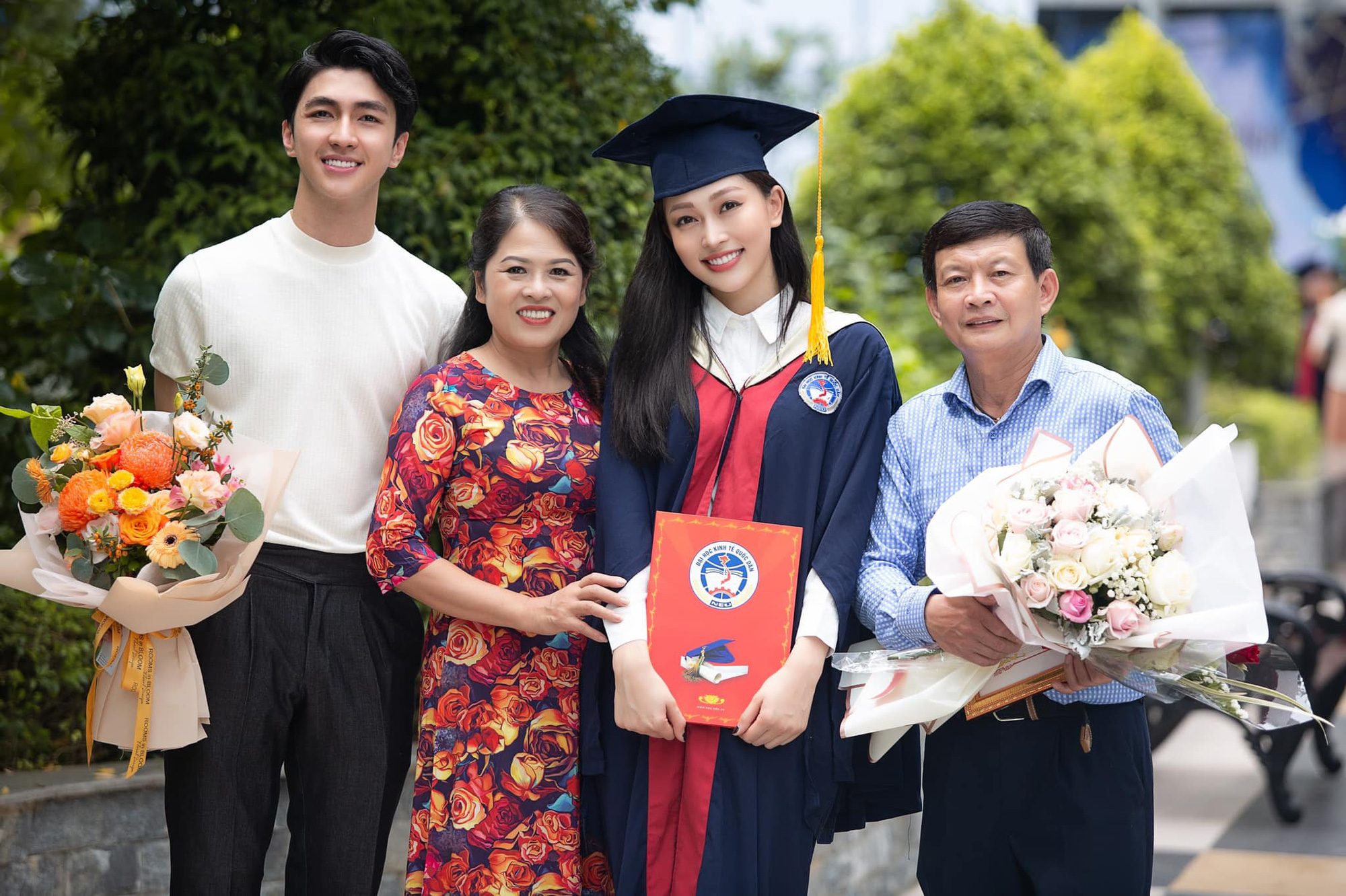 &Aacute; hậu Phương Nga rạng ngời b&ecirc;n bạn trai B&igrave;nh An - Ảnh 5.