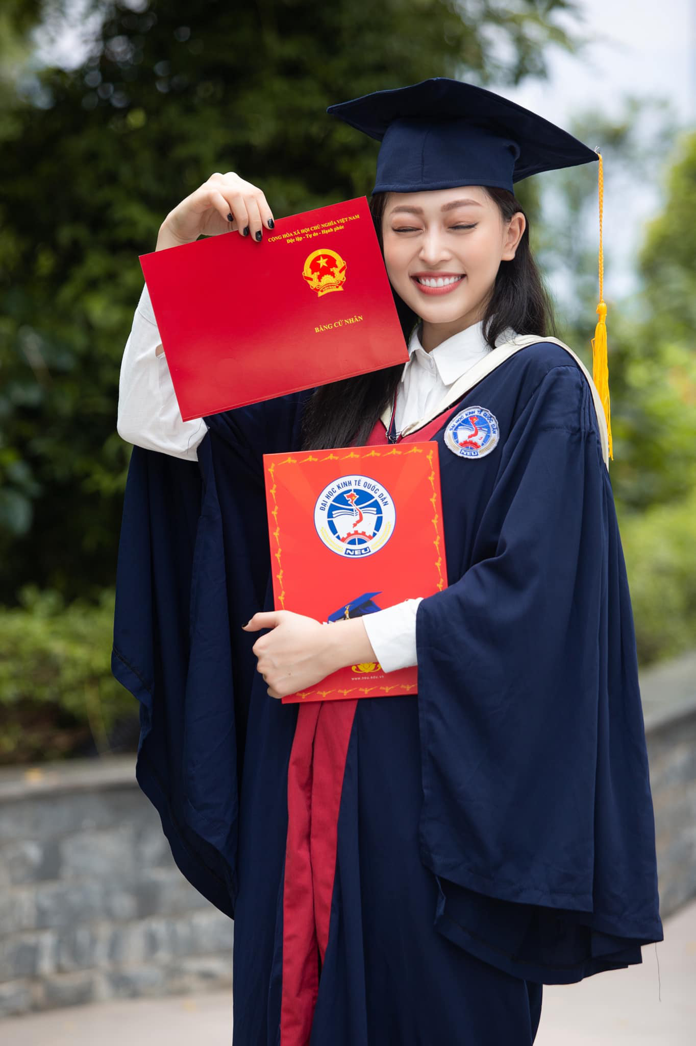 &Aacute; hậu Phương Nga rạng ngời b&ecirc;n bạn trai B&igrave;nh An - Ảnh 3.