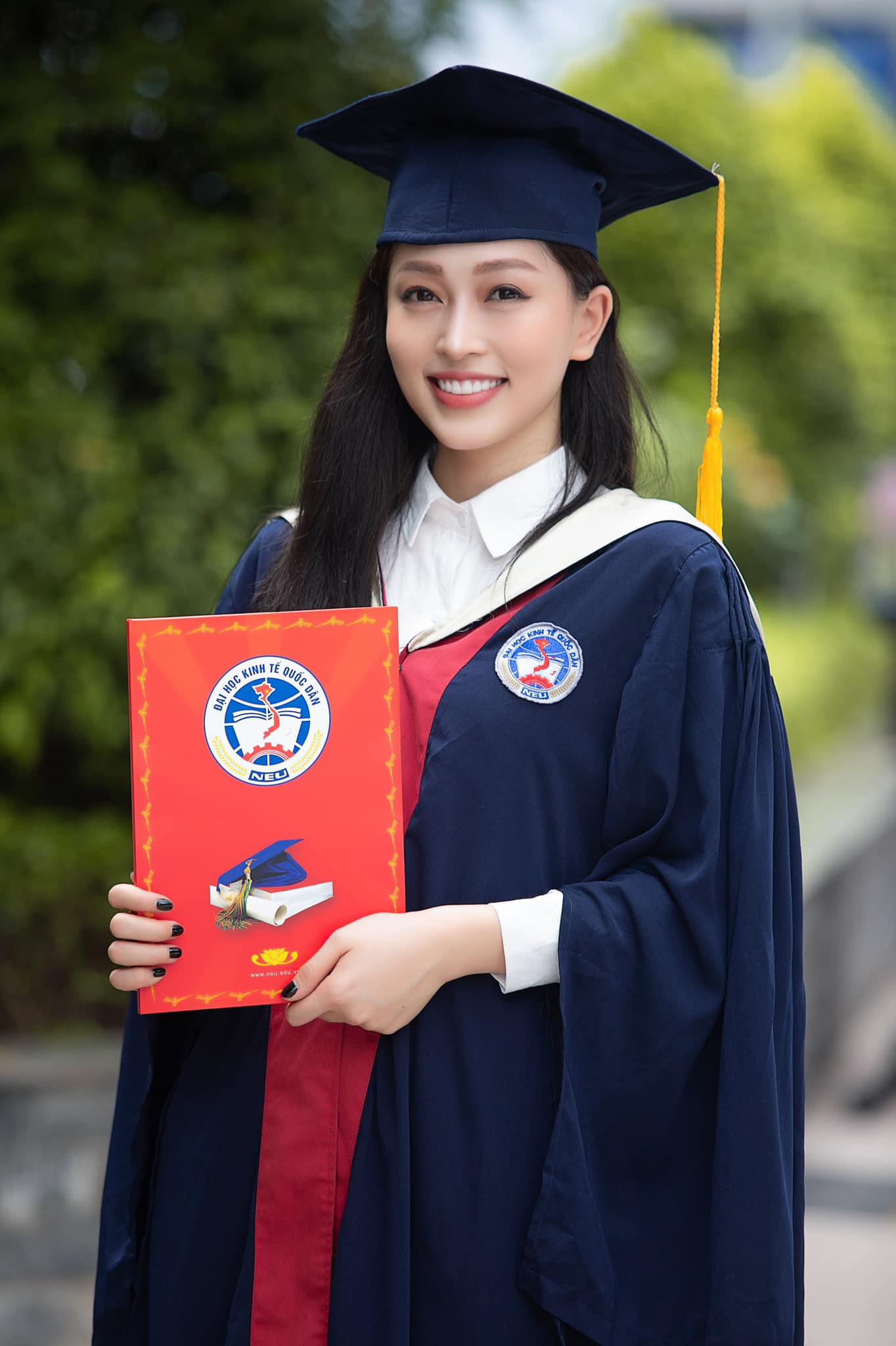 &Aacute; hậu Phương Nga rạng ngời b&ecirc;n bạn trai B&igrave;nh An - Ảnh 2.