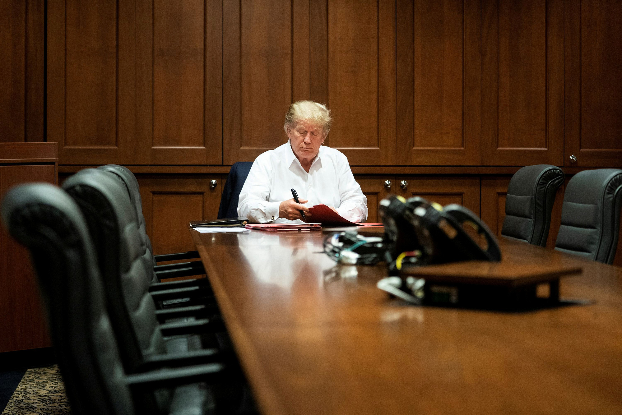 Bối rối về tình hình sức khỏe của ông Donald Trump