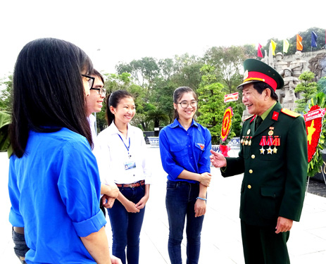 Xây dựng Đảng từ tri thức và niềm tin