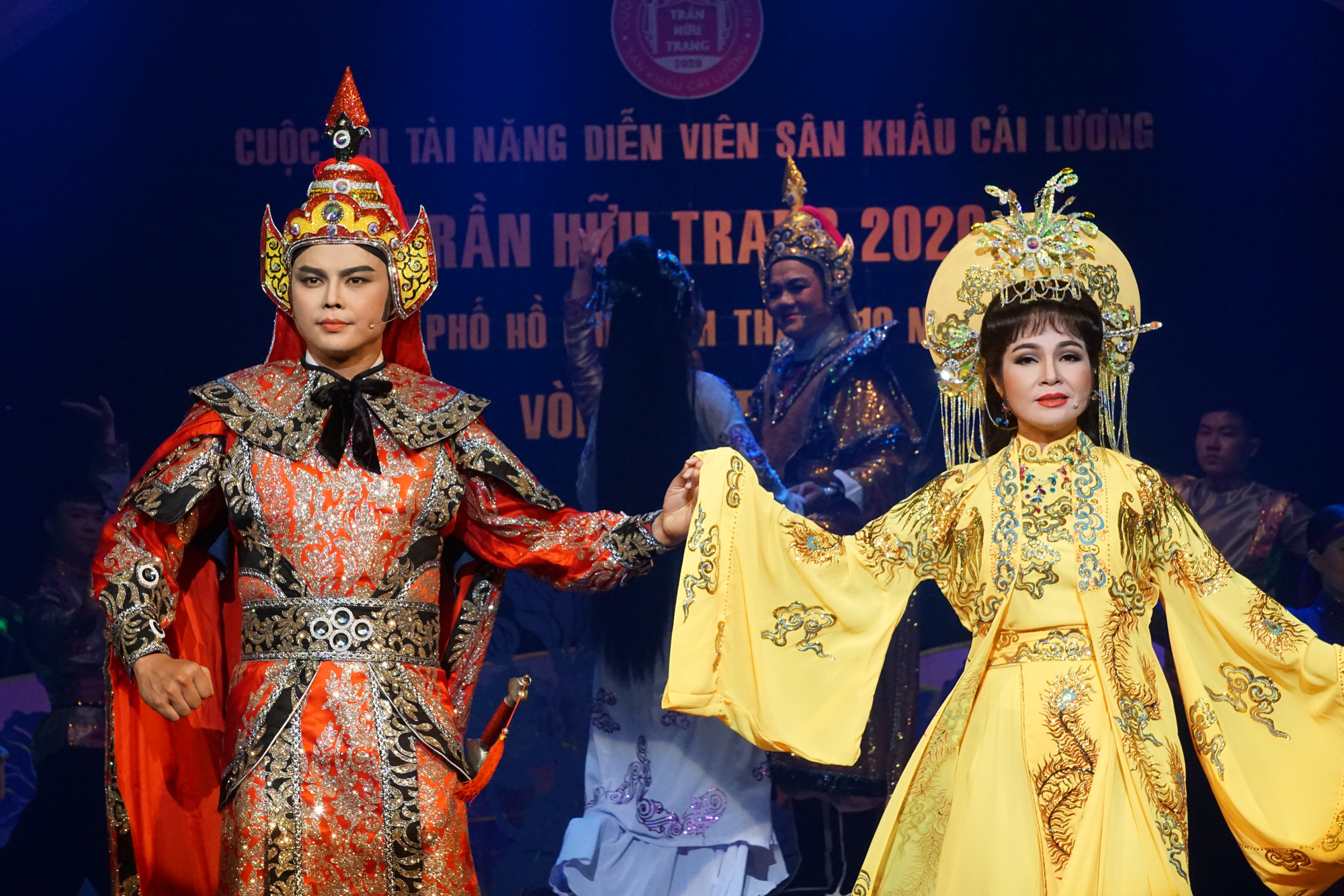 Đông nghệ sĩ ngôi sao chúc mừng diễn viên tranh tài Cuộc thi Trần Hữu Trang - Ảnh 9.