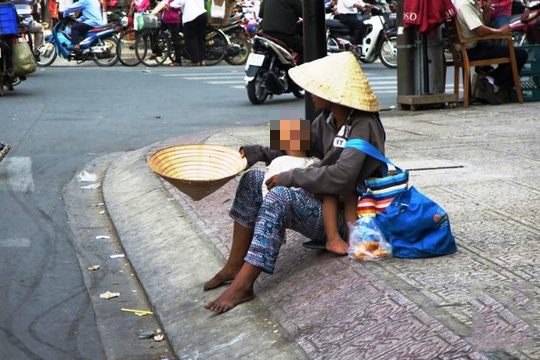 Quảng B&igrave;nh: Cấm dụ dỗ, &eacute;p buộc trẻ em người lang thang&hellip; đi xin ăn - Ảnh 1.