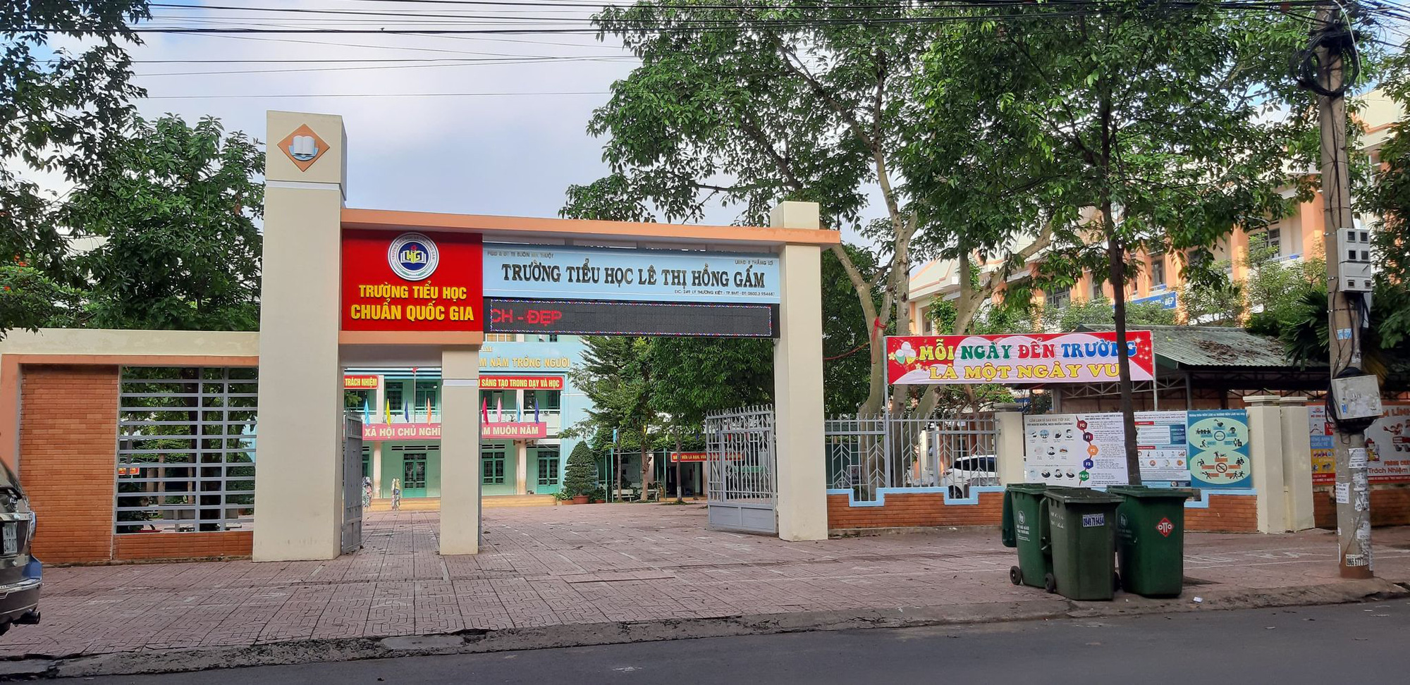 X&ocirc;n xao gi&aacute;o vi&ecirc;n n&oacute;i phụ huynh thần kinh c&oacute; vấn đề! - Ảnh 2.