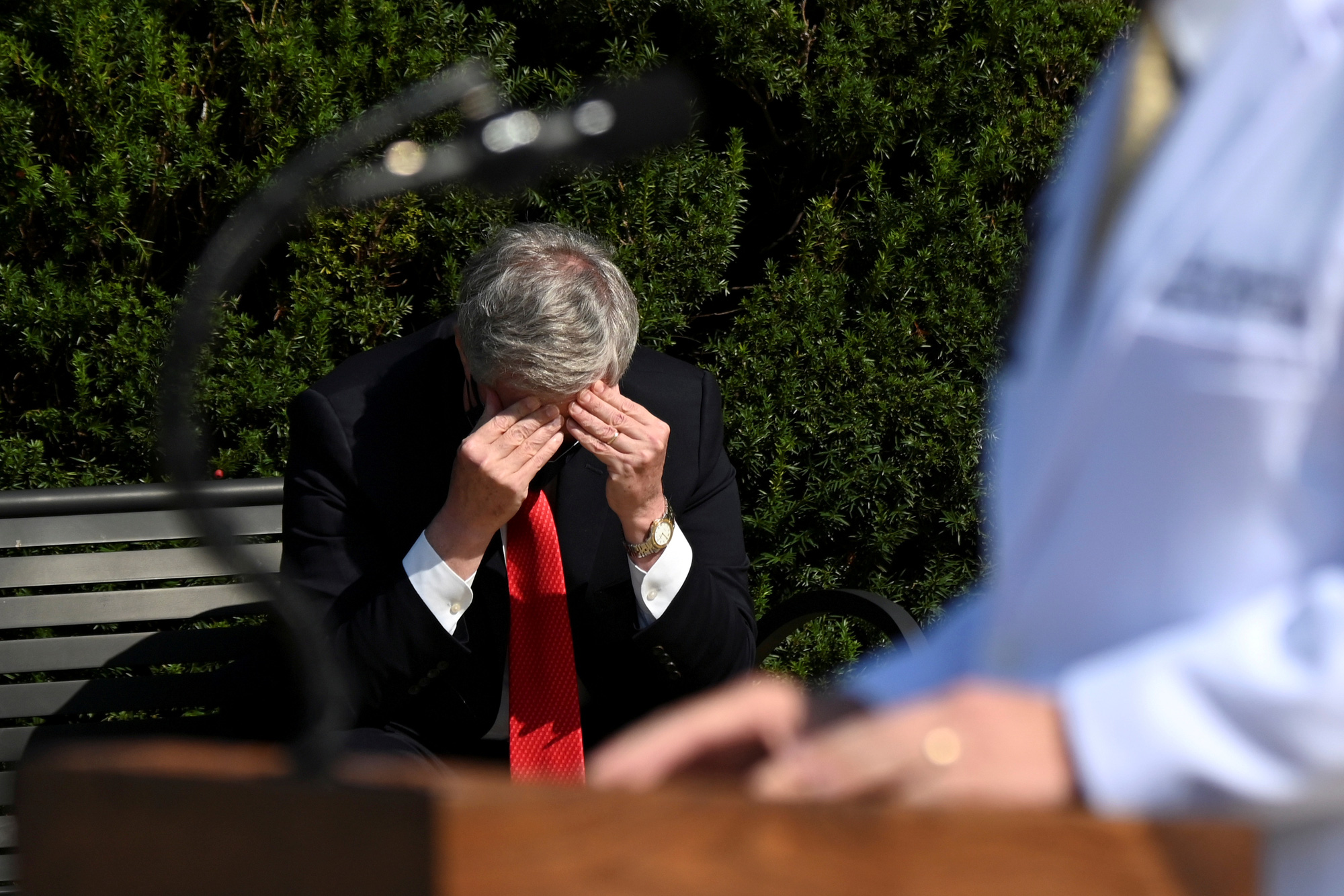 Nhà Trắng thừa nhận giảm nhẹ bệnh tình ông Donald Trump - Ảnh 3.