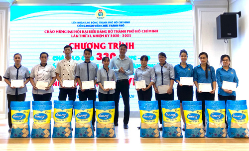 1,2 tỉ đồng chăm lo đoàn viên khó khăn