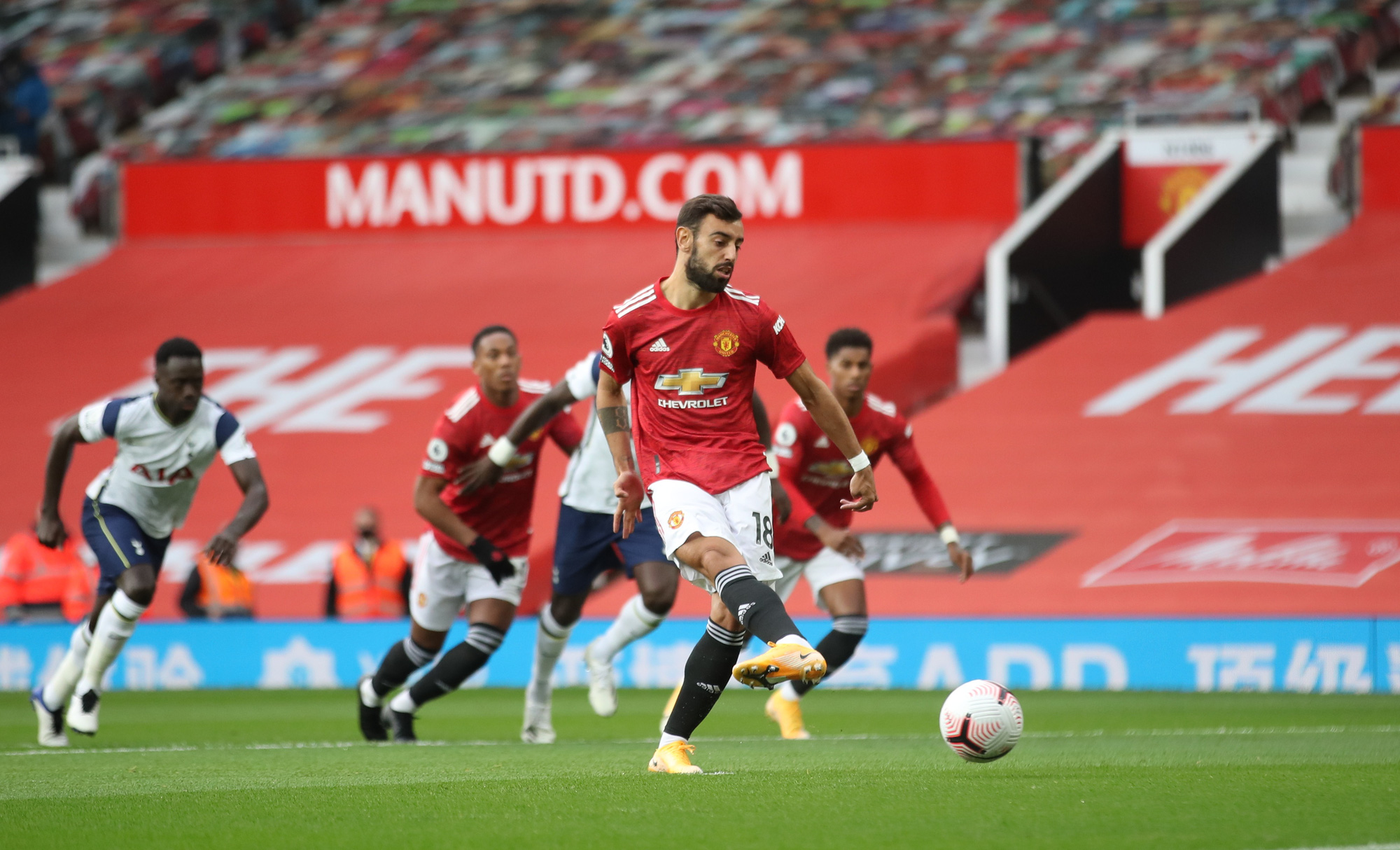 90 ph&uacute;t kinh ho&agrave;ng, Tottenham bắn ph&aacute; th&aacute;nh địa Old Trafford - Ảnh 2.
