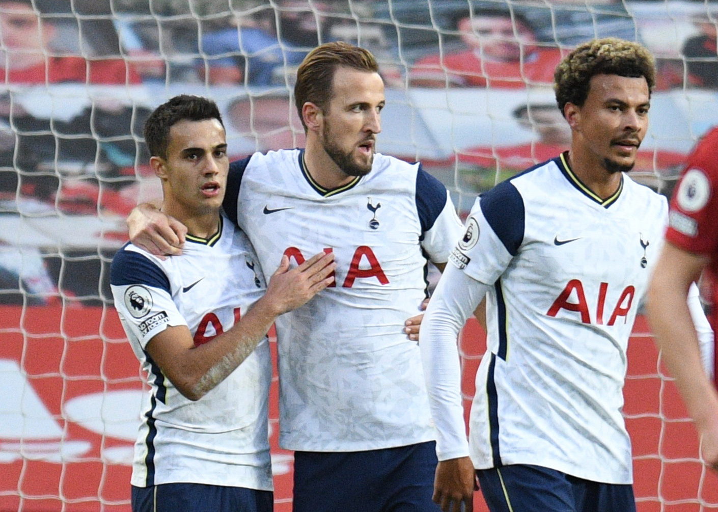 90 ph&uacute;t kinh ho&agrave;ng, Tottenham bắn ph&aacute; th&aacute;nh địa Old Trafford - Ảnh 6.