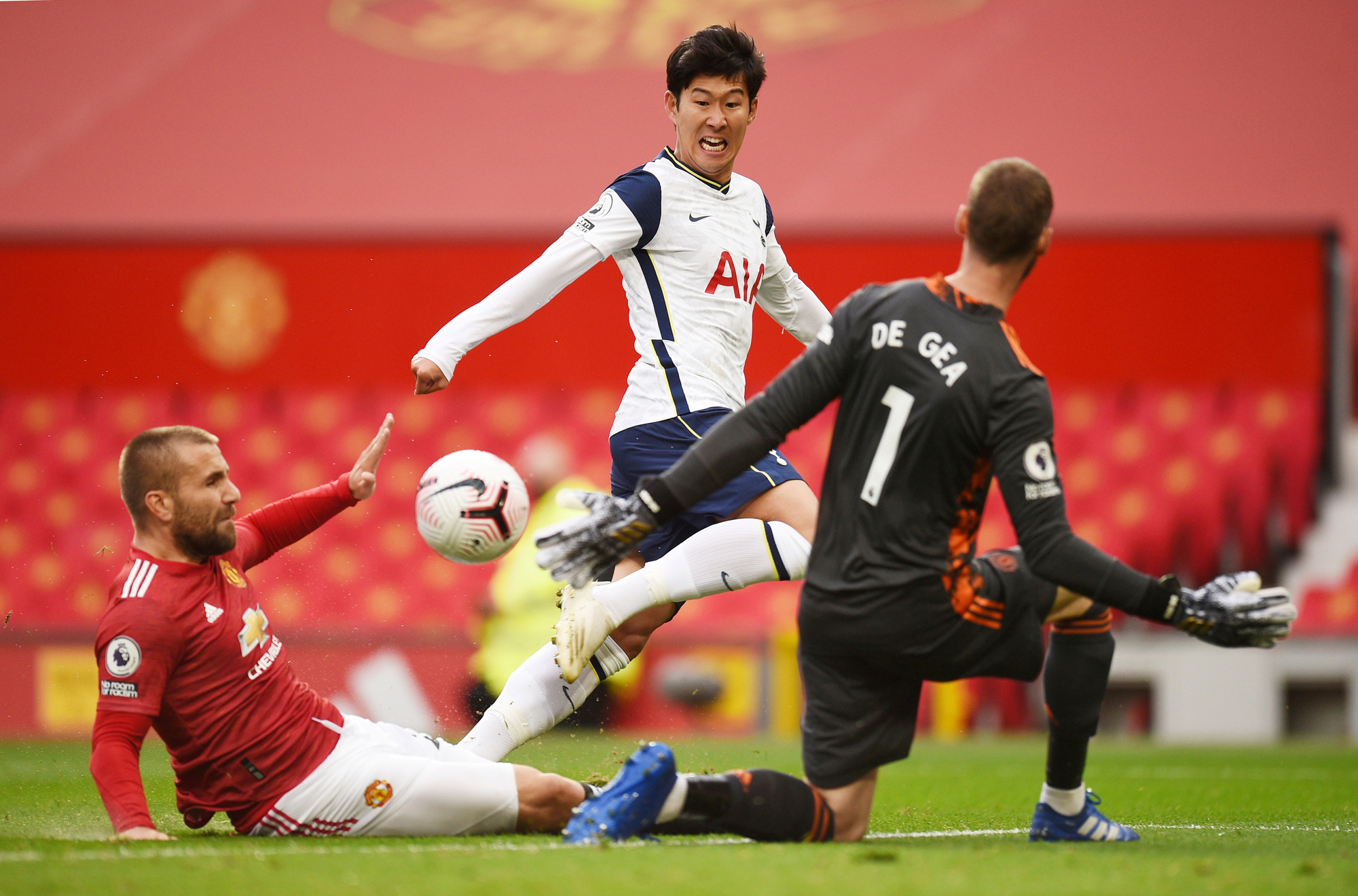 90 ph&uacute;t kinh ho&agrave;ng, Tottenham bắn ph&aacute; th&aacute;nh địa Old Trafford - Ảnh 4.