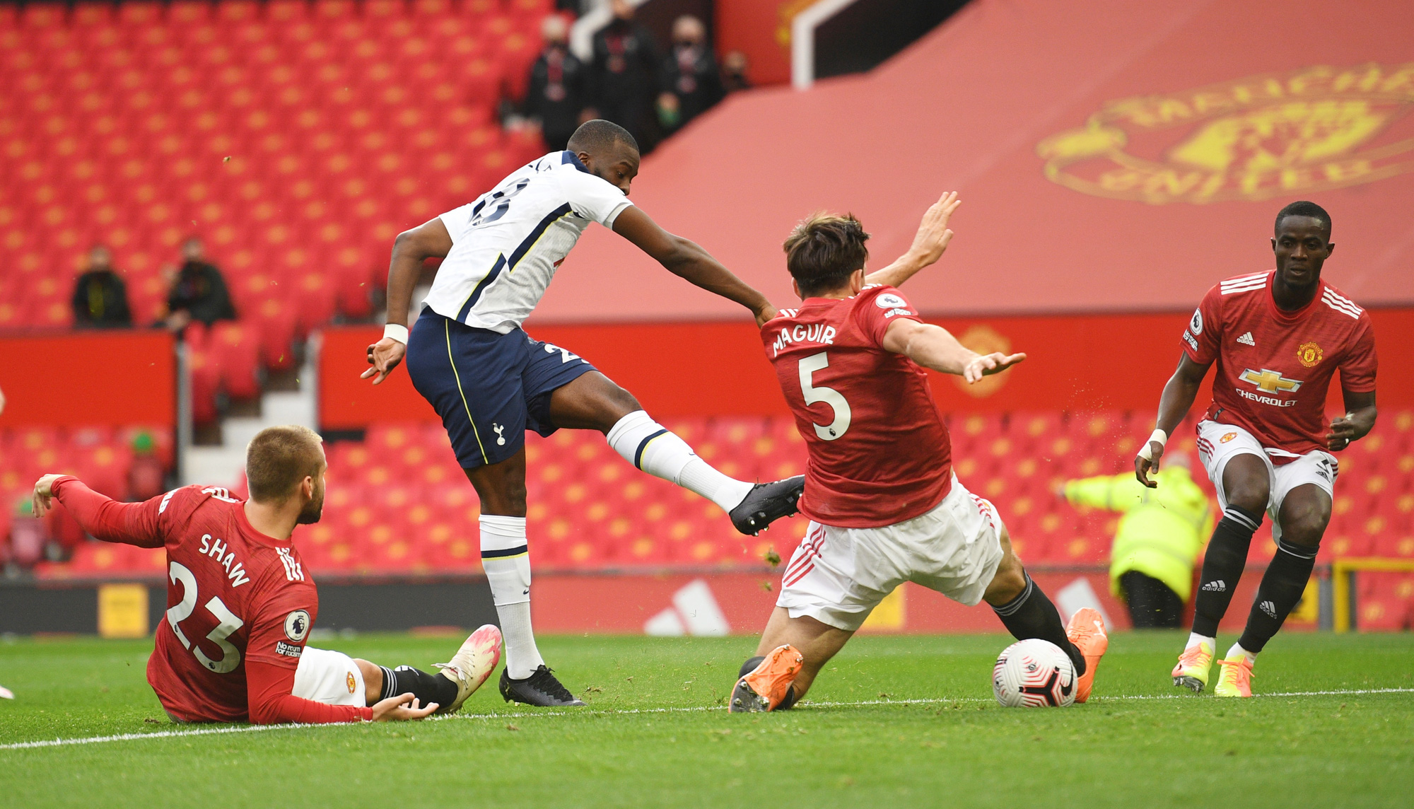 90 ph&uacute;t kinh ho&agrave;ng, Tottenham bắn ph&aacute; th&aacute;nh địa Old Trafford - Ảnh 3.