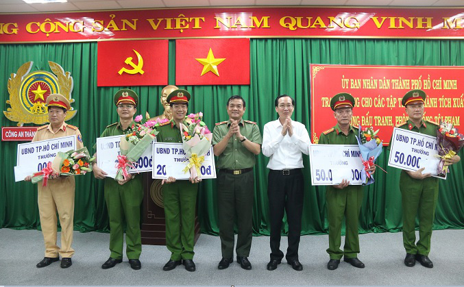 UBND TP HCM khen thưởng một số đơn vị nghiệp vụ của Công an TP