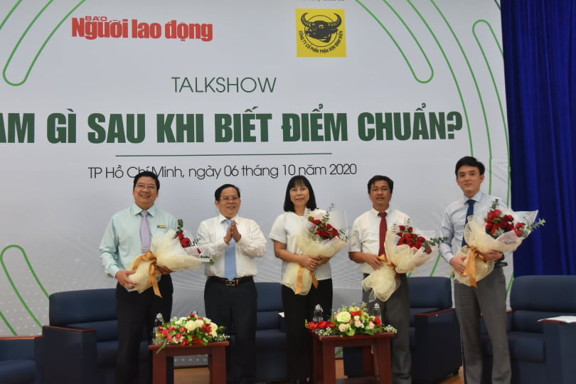 Tọa đ&agrave;m: Điểm chuẩn tăng sốc, th&iacute; sinh điểm cao c&oacute; rớt oan? - Ảnh 1.