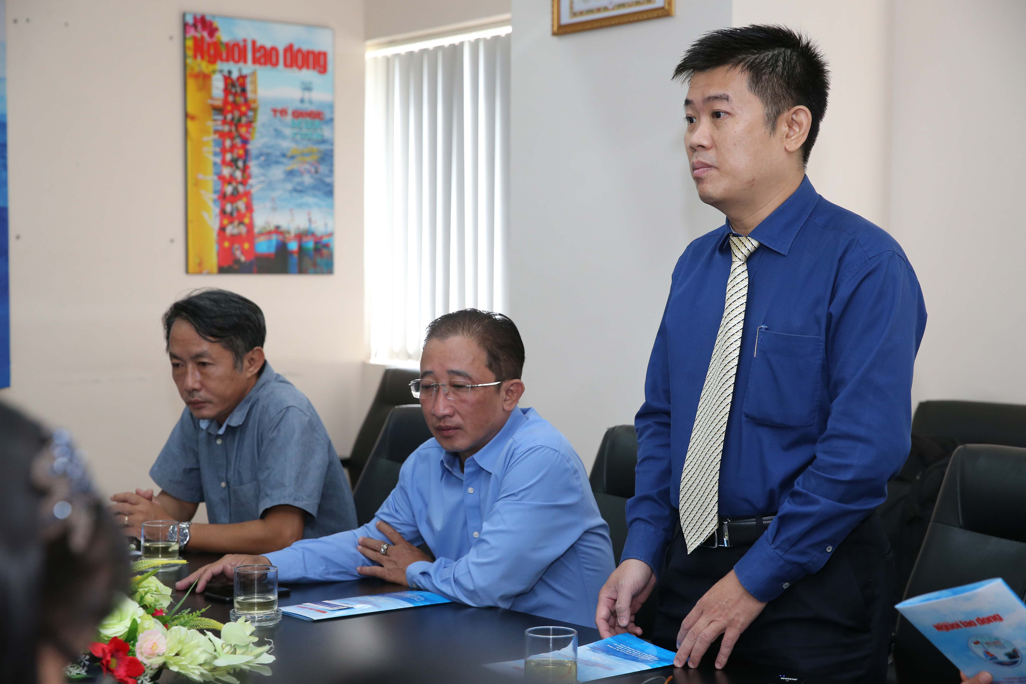 10 trường đại học ủng hộ chương tr&igrave;nh Một triệu l&aacute; cờ Tổ quốc c&ugrave;ng ngư d&acirc;n b&aacute;m biển - Ảnh 4.