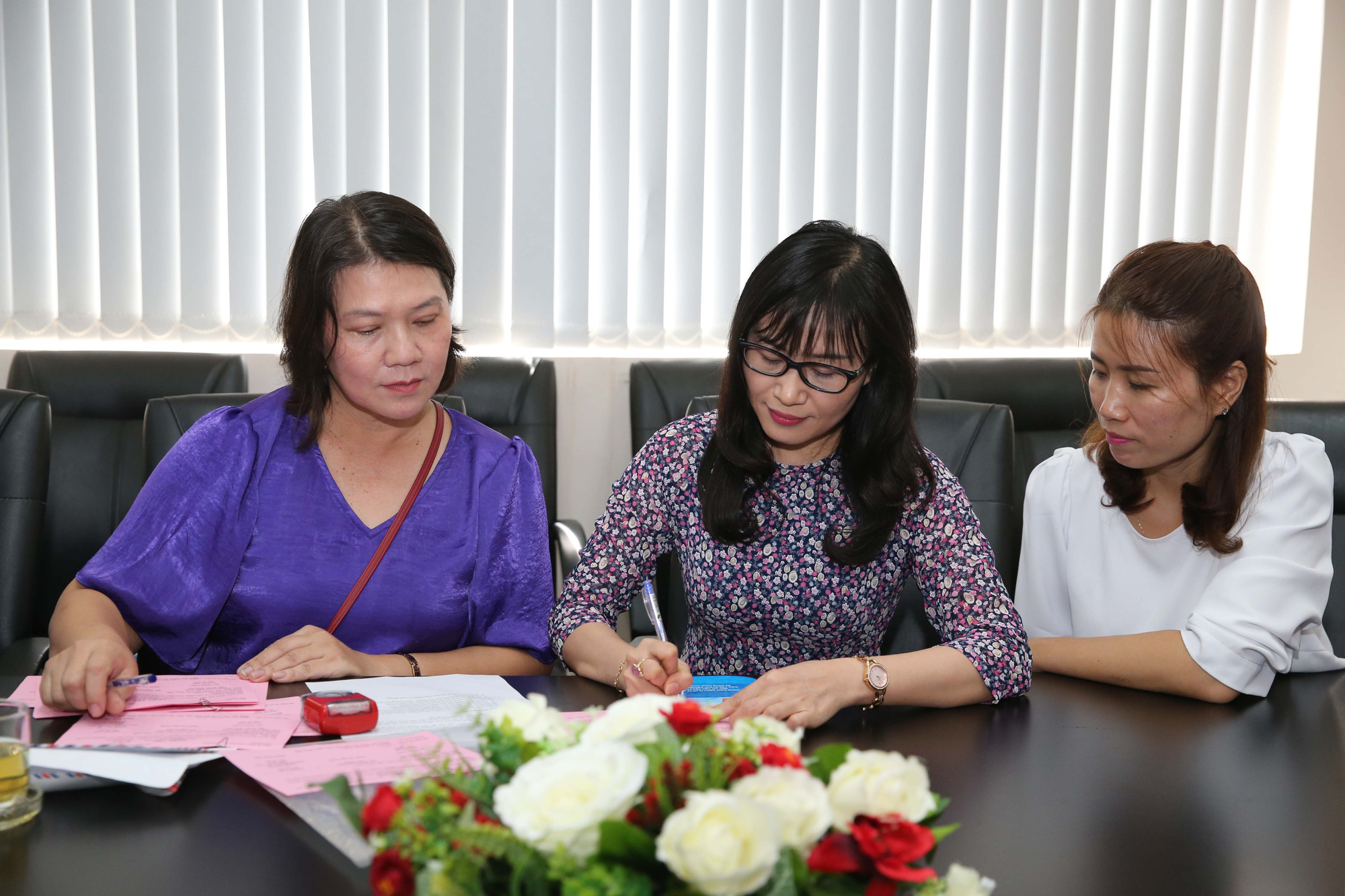10 trường đại học ủng hộ chương tr&igrave;nh Một triệu l&aacute; cờ Tổ quốc c&ugrave;ng ngư d&acirc;n b&aacute;m biển - Ảnh 7.