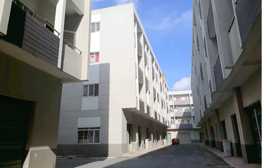 Giật m&igrave;nh gi&aacute; nh&agrave; v&ugrave;ng ven ngang ngửa TP HCM - Ảnh 1.