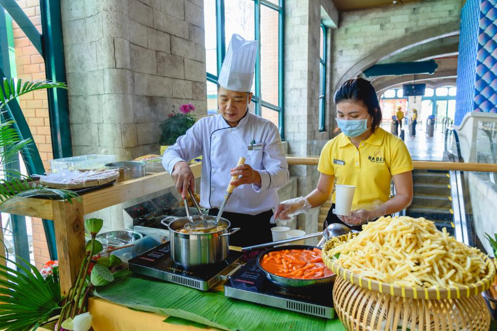 Ngắm hội trăng rằm lần đầu khuấy động đỉnh n&uacute;i B&agrave; Đen dịp Trung thu - Ảnh 1.