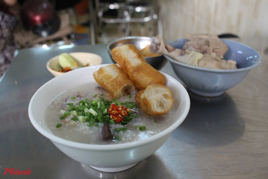Quán cháo mực "tự chọn" gần 25 năm ở quận 1