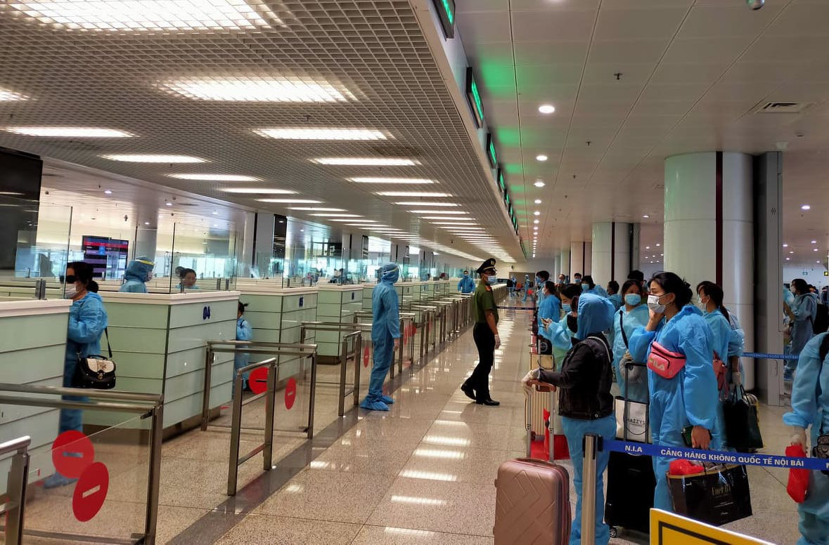 Tạm dừng chuyến bay quốc tế chở khách về Việt Nam