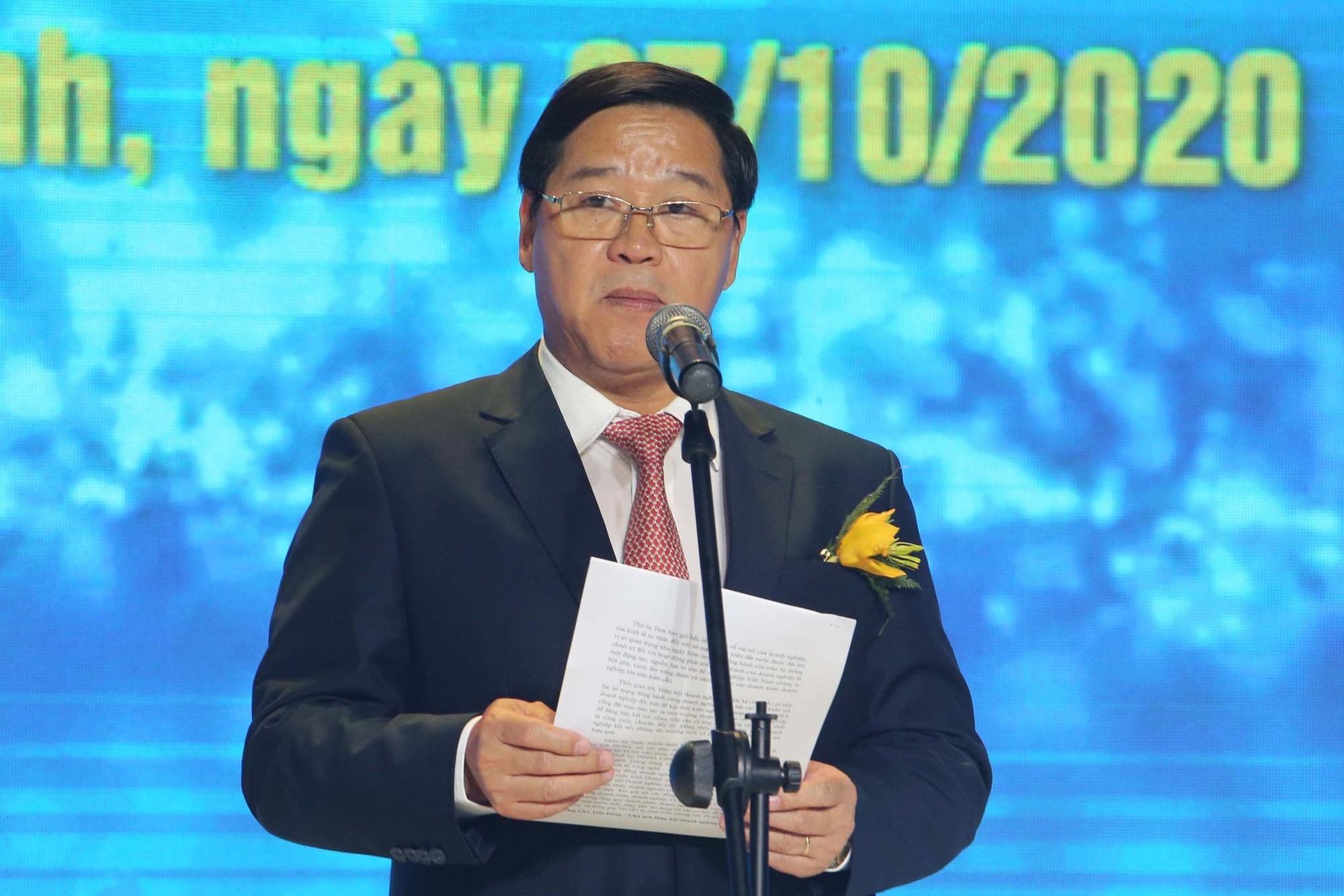 Tôn vinh 100 doanh nghiệp, 100 doanh nhân TP HCM tiêu biểu - Ảnh 1.