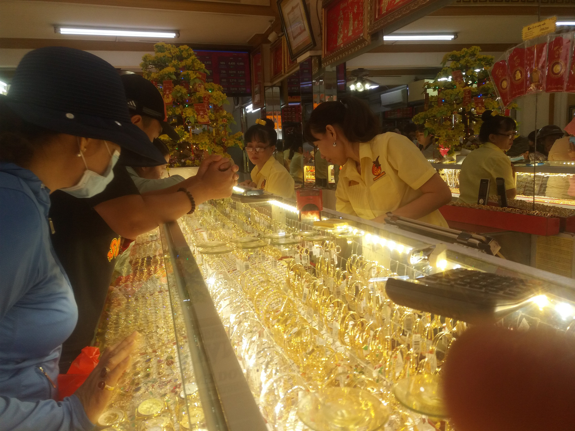 Giá vàng hôm nay 7-10: “Bay hơi” gần 1 triệu đồng/lượng chỉ sau một đêm
