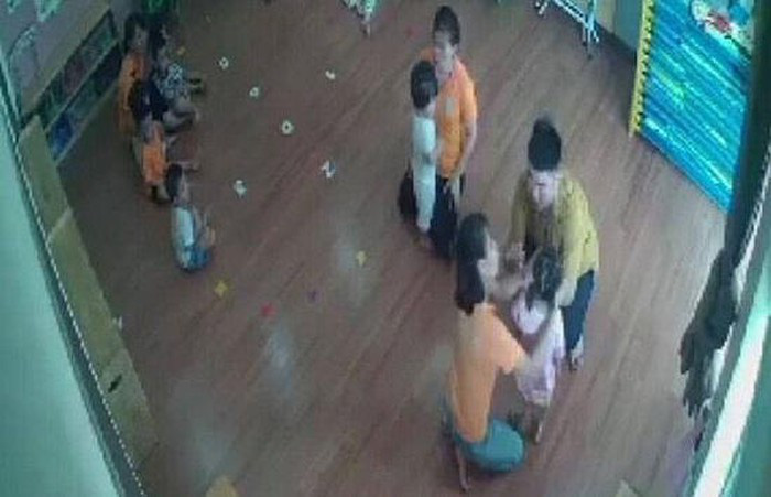 Không thể bảo vệ con bằng cách dùng bạo lực với người khác