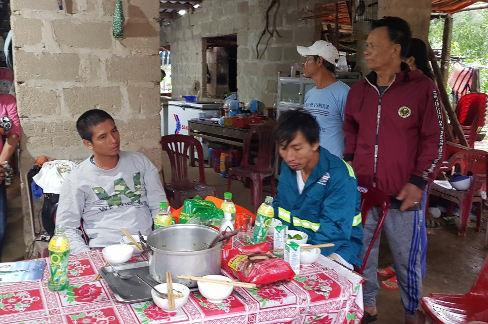 T&agrave;u h&agrave;ng bị ch&igrave;m, 11 thuyền vi&ecirc;n may mắn sống s&oacute;t - Ảnh 1.