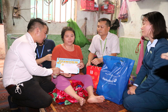 Bình Dương: Gần 1,7 tỉ đồng hỗ trợ công nhân