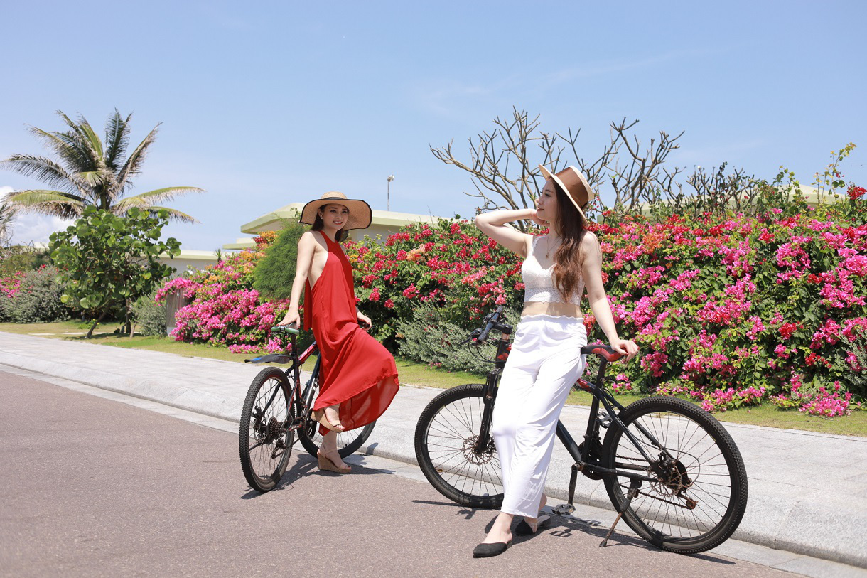 Du h&iacute; Quy Nhơn: Nhất định phải check-in con đường hoa ven biển vạn người m&ecirc; - Ảnh 3.