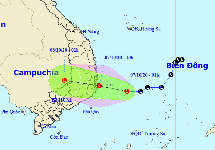 Chiều nay &aacute;p thấp nhiệt đới đổ bộ từ Ph&uacute; Y&ecirc;n - Kh&aacute;nh H&ograve;a, g&acirc;y mưa rất to ở miền Trung - Ảnh 1.