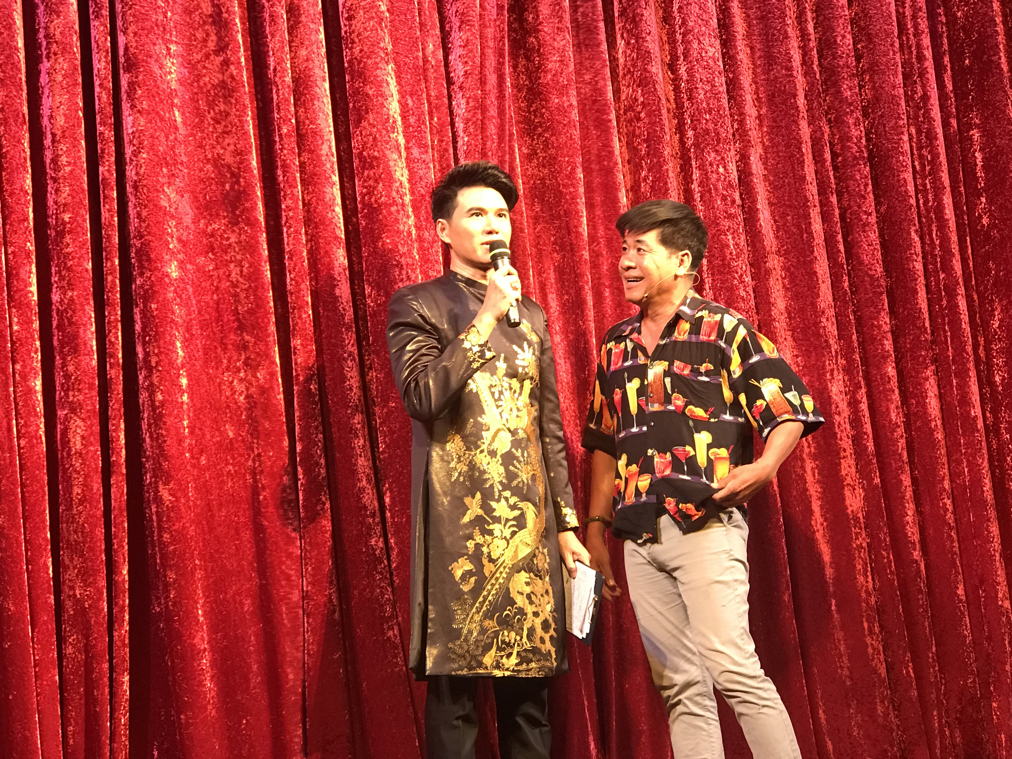 Nghệ sĩ Linh Trung kh&ocirc;ng đơn độc d&ugrave; một m&igrave;nh thi k&eacute;p h&agrave;i - Ảnh 4.