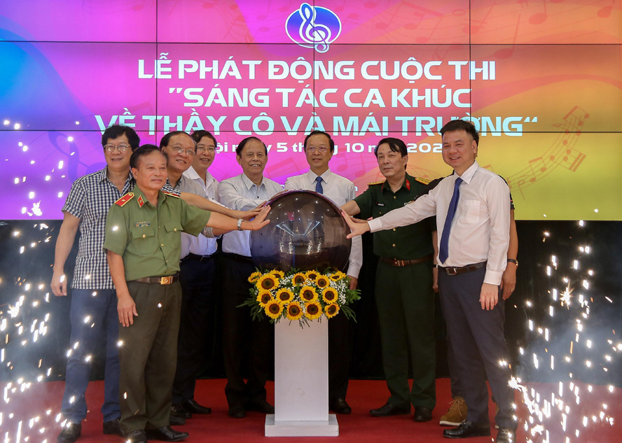 Thi s&aacute;ng t&aacute;c ca kh&uacute;c về thầy c&ocirc; v&agrave; m&aacute;i trường - Ảnh 2.